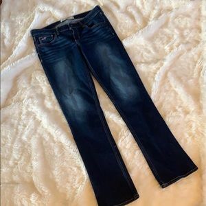 Great condition booty complimenting blue jeans!
